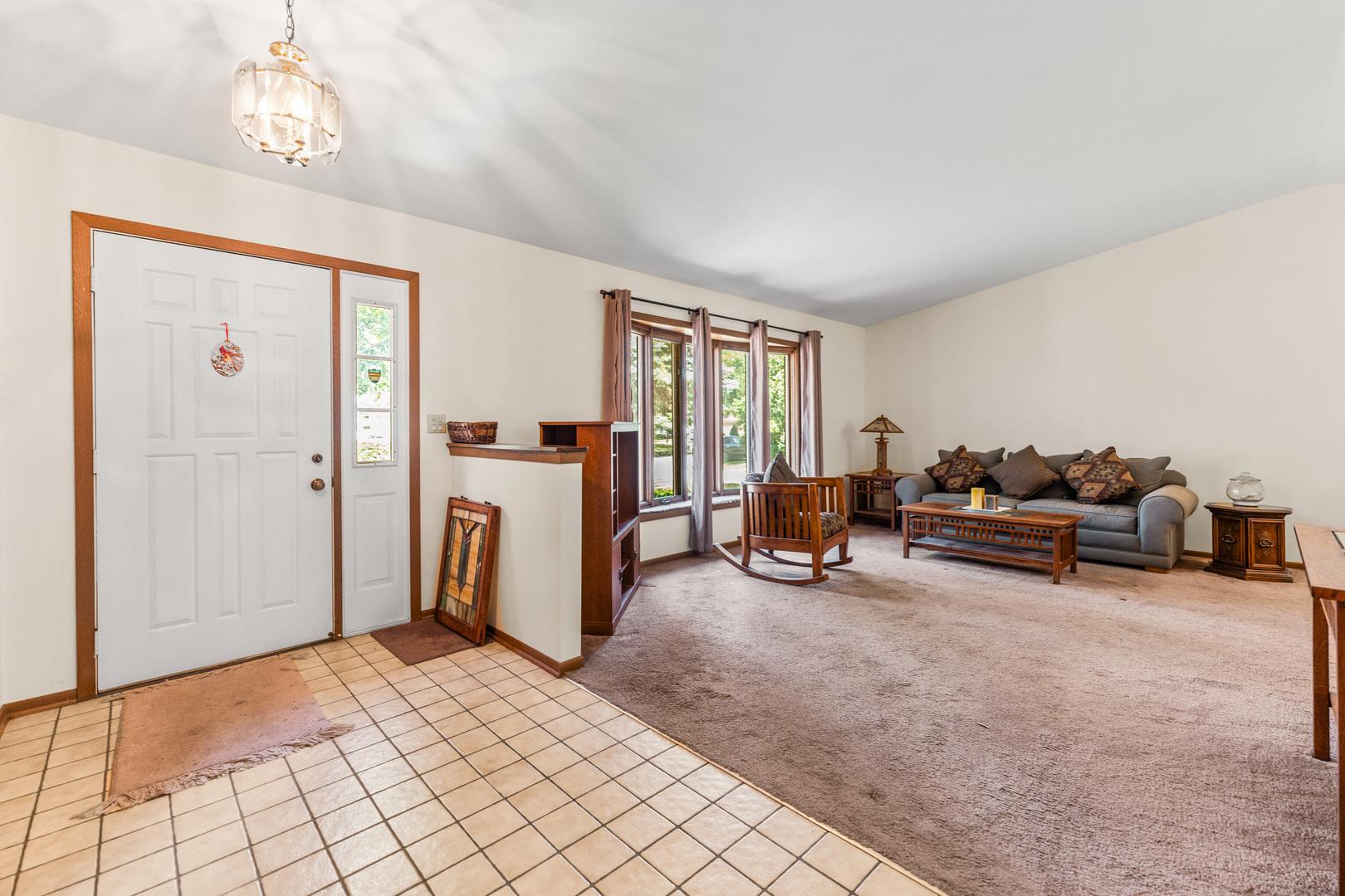 Property Photo: 1707 Roosa Lane IL 60007