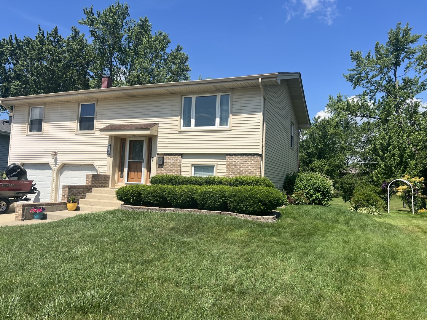 Property Photo: 980 Hillcrest Boulevard IL 60169