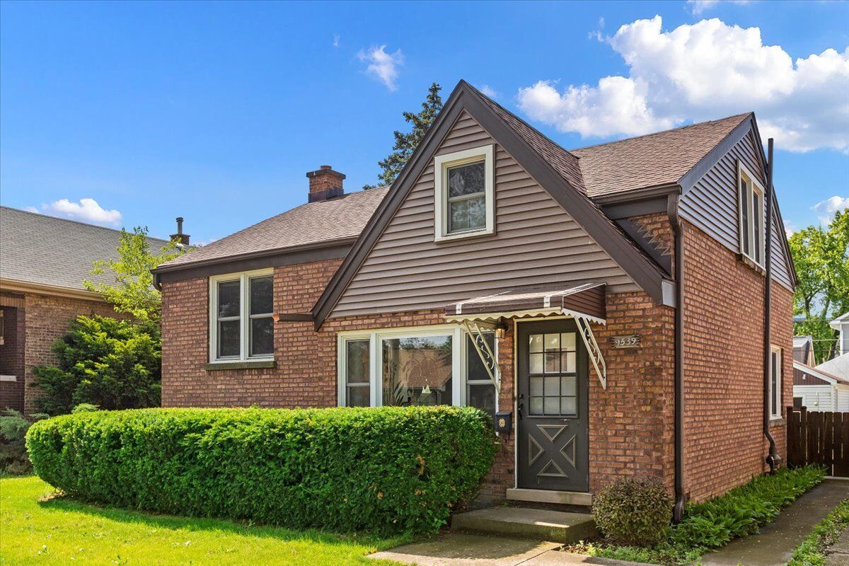 Property Photo:  9539 Lexington Avenue  IL 60513 