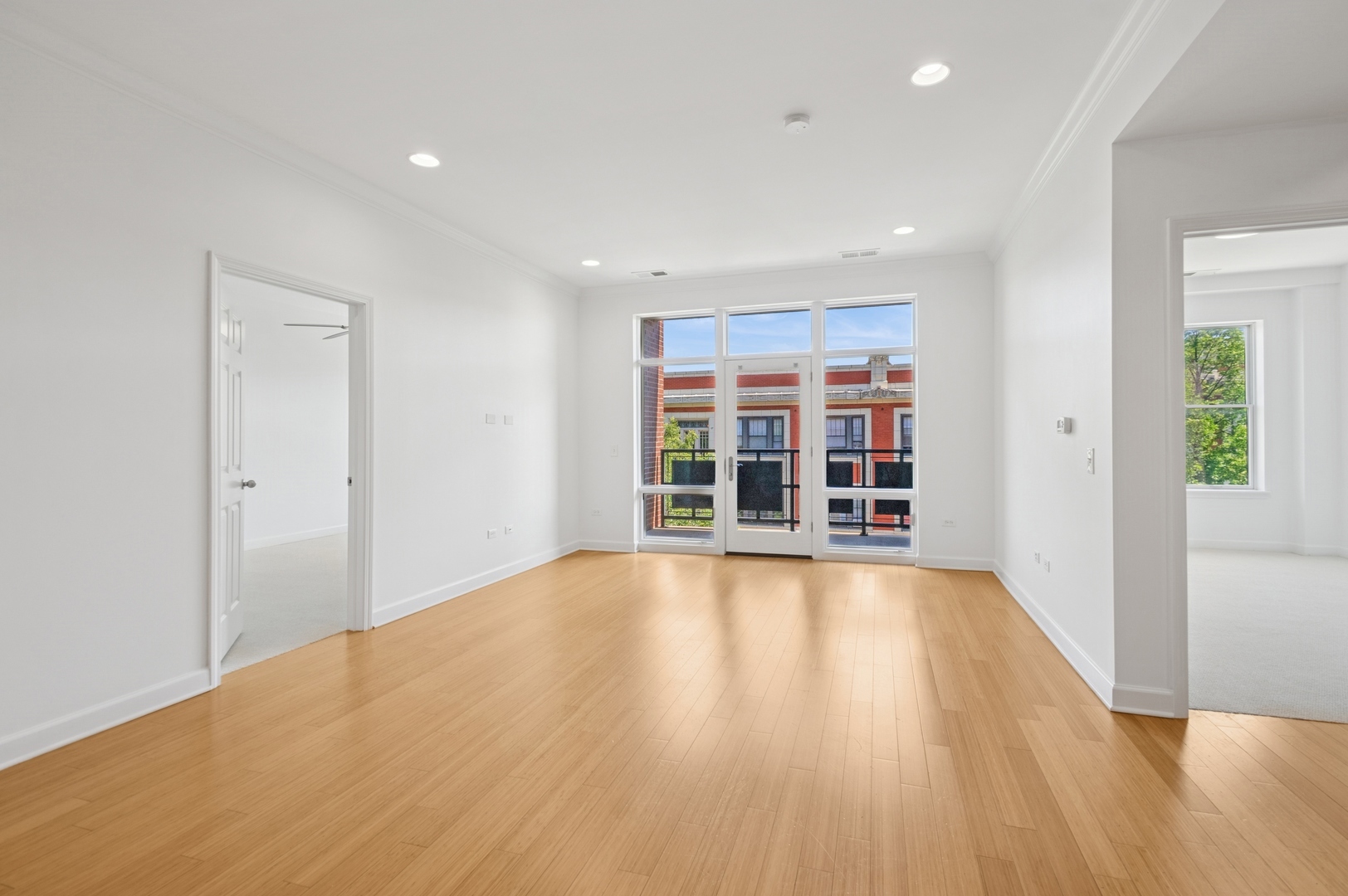 Property Photo: 2326 W Giddings Street W IL 60625