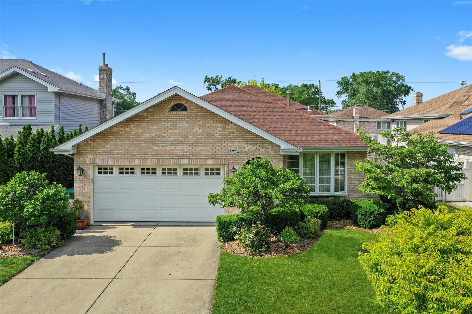 5724 W 82nd Place  Burbank IL 60459 photo