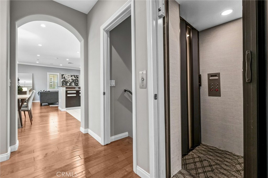 Property Photo: 480 S Los Robles Avenue 3 CA 91101
