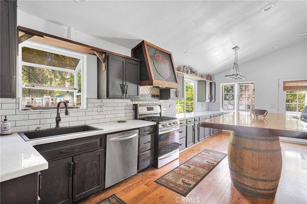 Property Photo: 810 Oakmont Lane CA 92352
