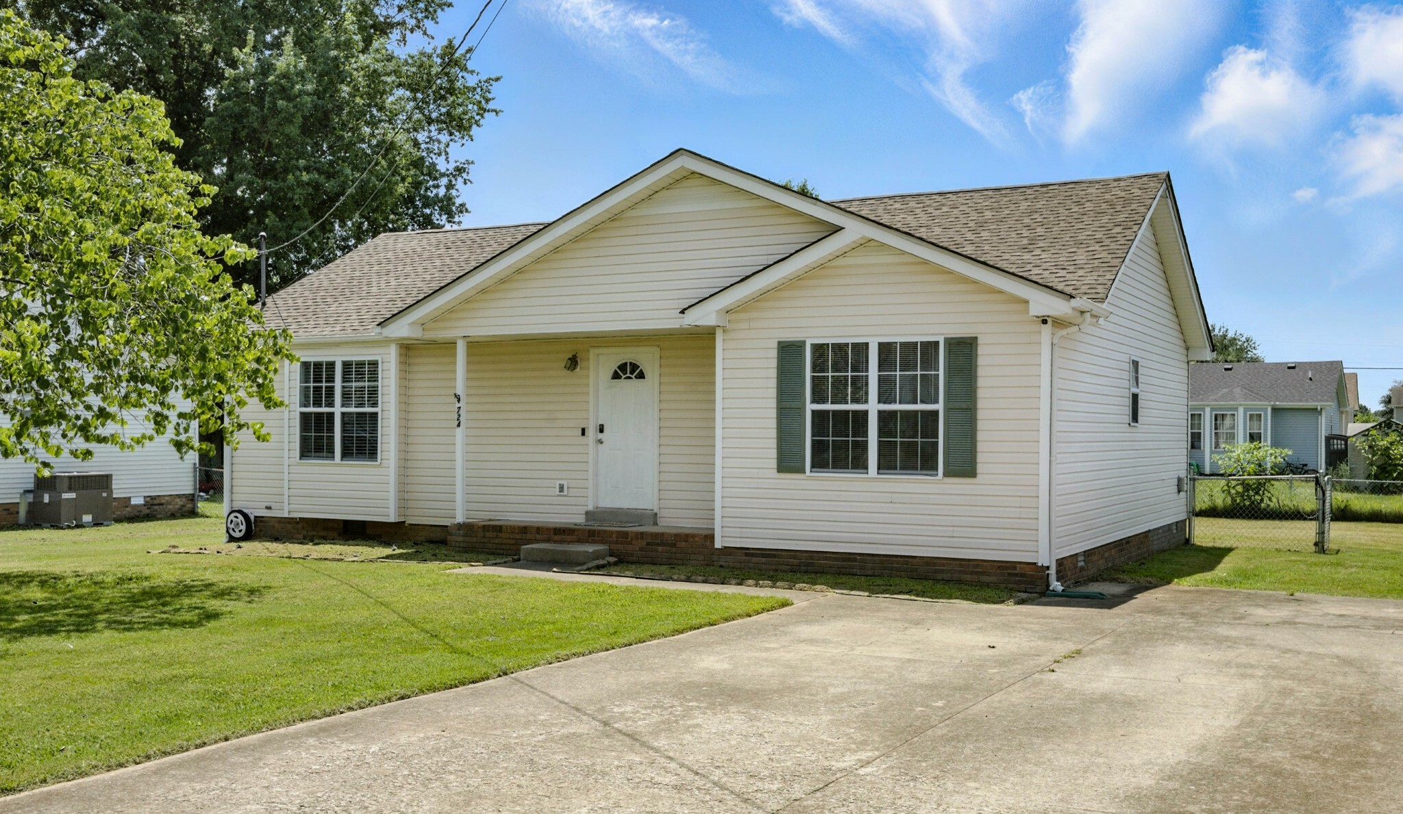 Property Photo: 724 Carbondale Dr KY 42262