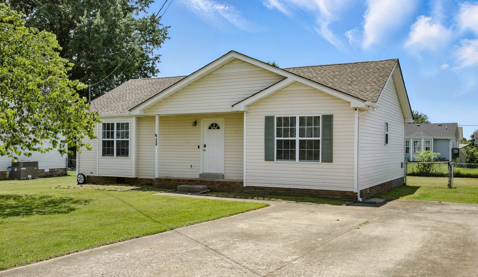 Property Photo: 724 Carbondale Dr KY 42262