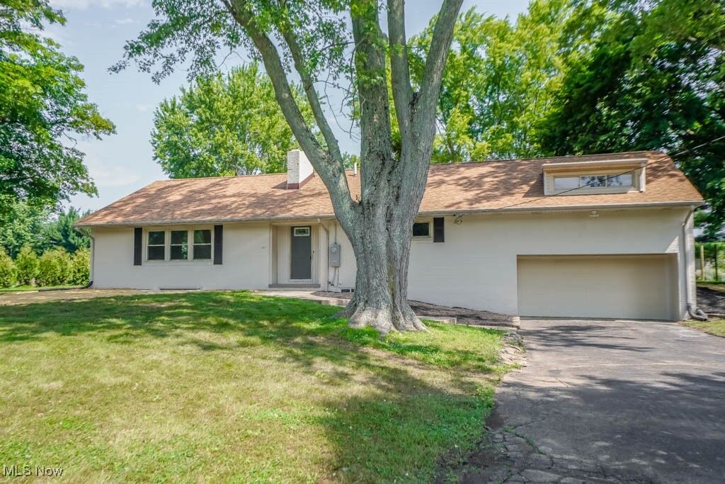 Property Photo:  1525 Schneider Street NW  OH 44720 