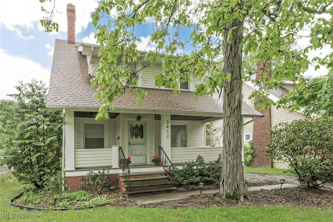 Property Photo:  3412 Euclid Heights Boulevard  OH 44118 