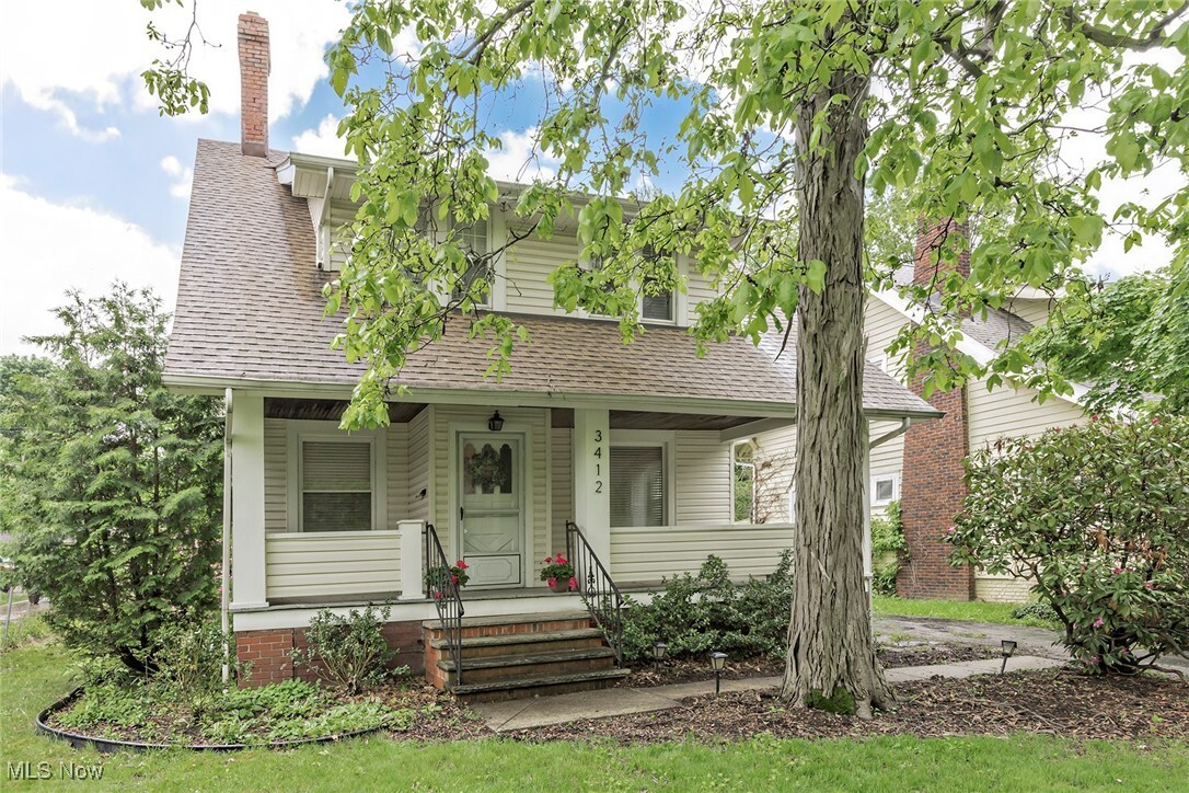Property Photo:  3412 Euclid Heights Boulevard  OH 44118 