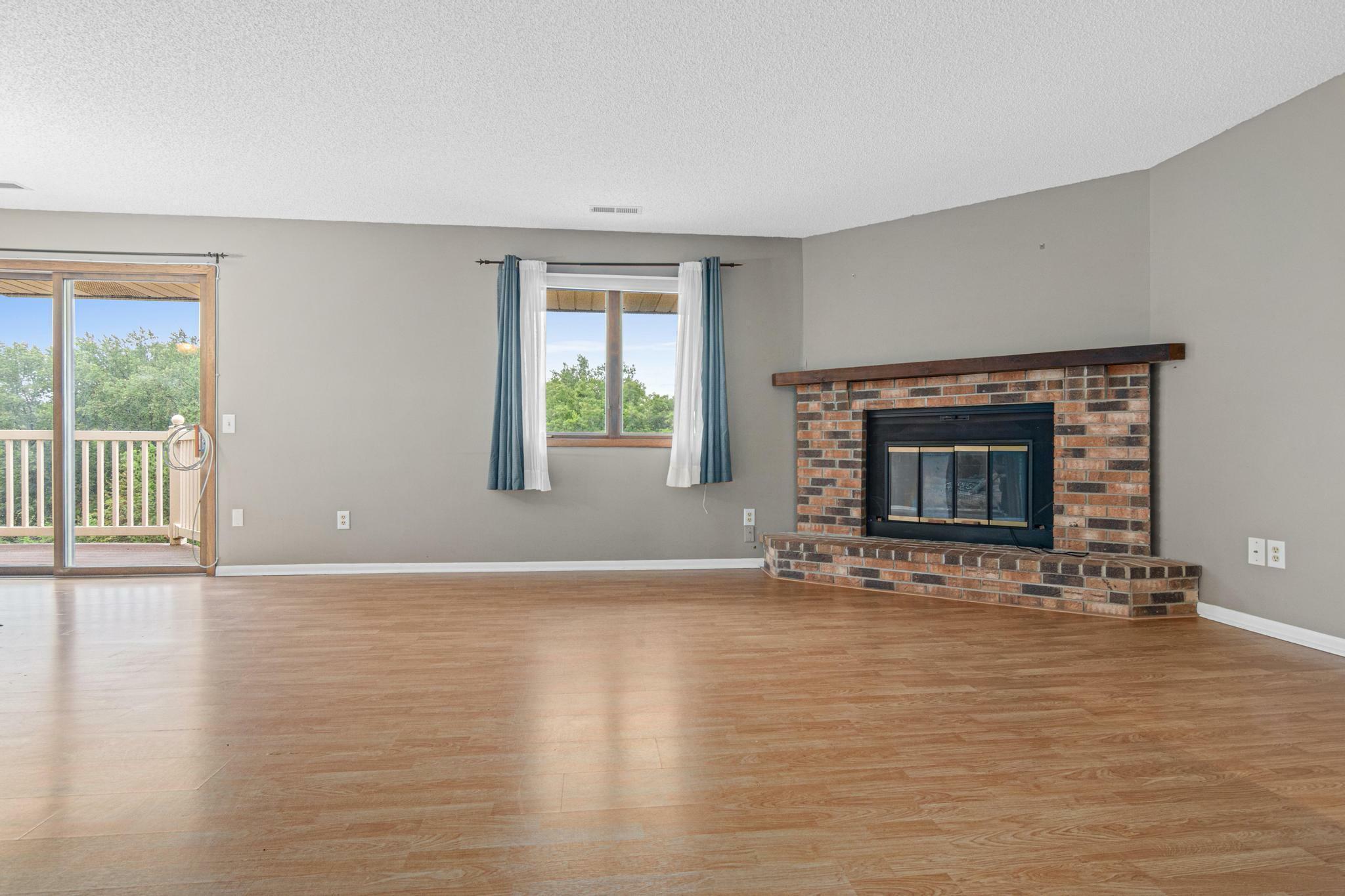 Property Photo: 4187 Hilltop Point 4187 MN 55123