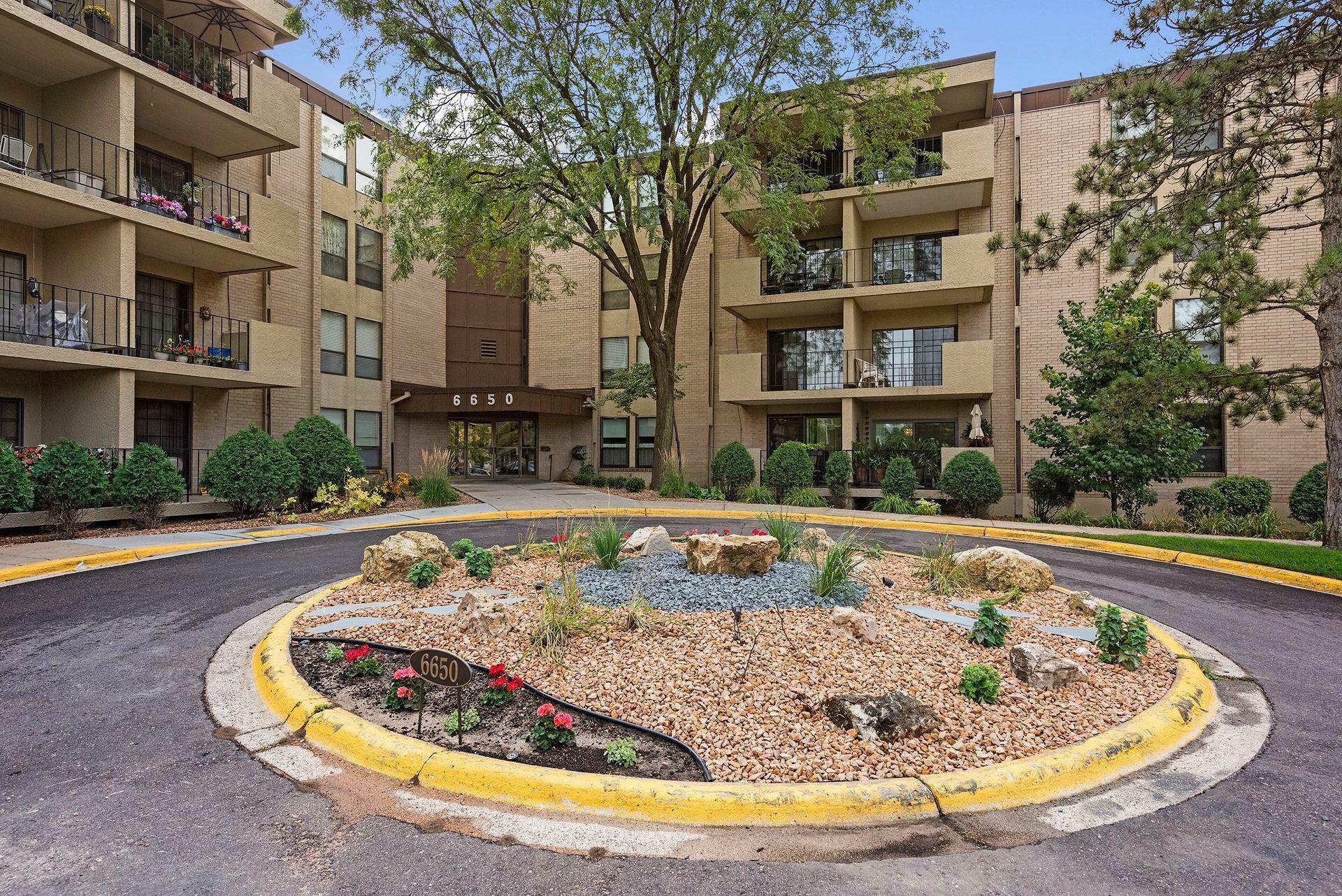6650 Vernon Avenue S 111  Edina MN 55436 photo
