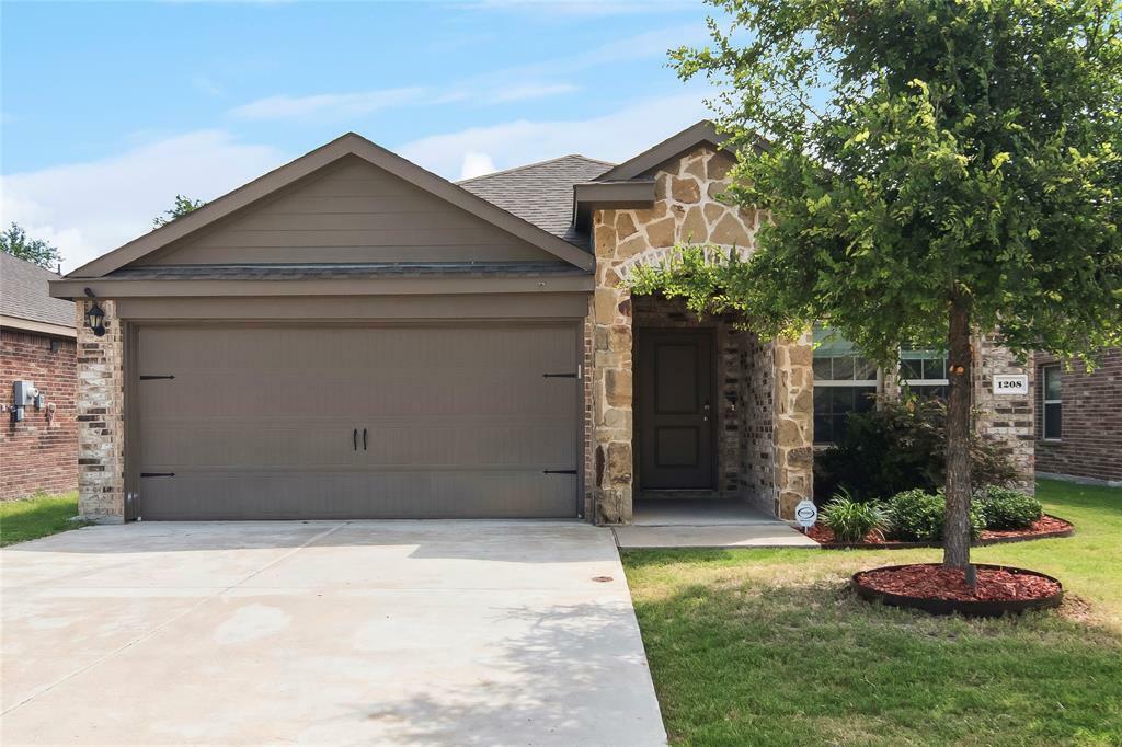 Property Photo: 1208 Bronze Lane TX 75407