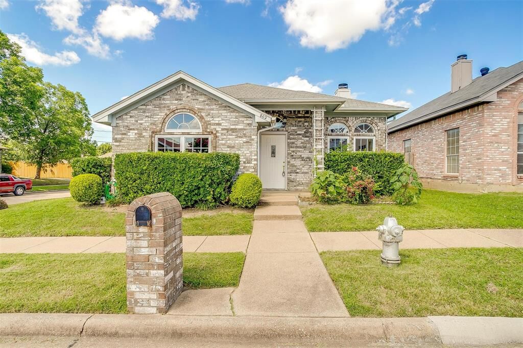 Property Photo:  802 Greenridge Drive  TX 76017 