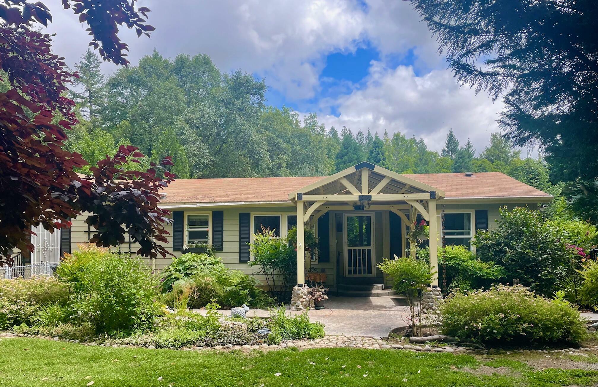 Property Photo: 8356 Lower River Road OR 97526