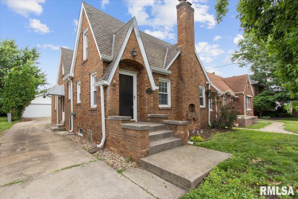 Property Photo: 503 W Lawndale Avenue IL 61604