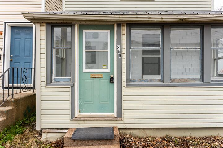 Property Photo:  259 Euston Street  PE C1B 0A9 