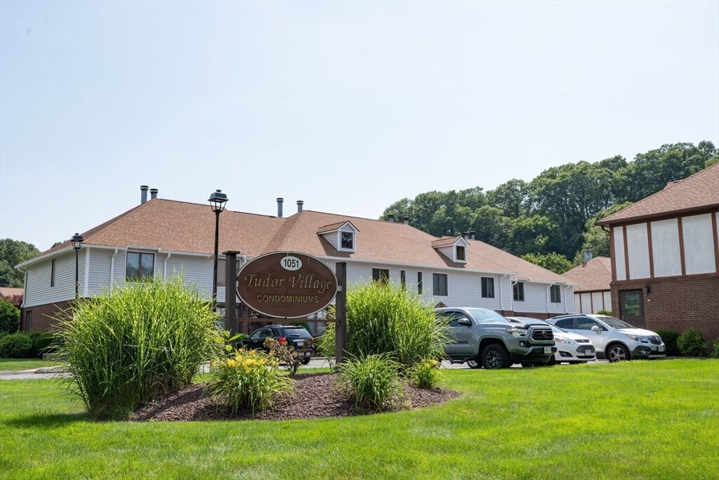 Property Photo:  1051 Elm St 8  MA 01089 