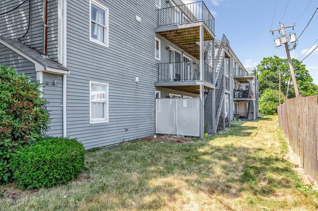 Property Photo:  1821 Middlesex St 3  MA 01851 