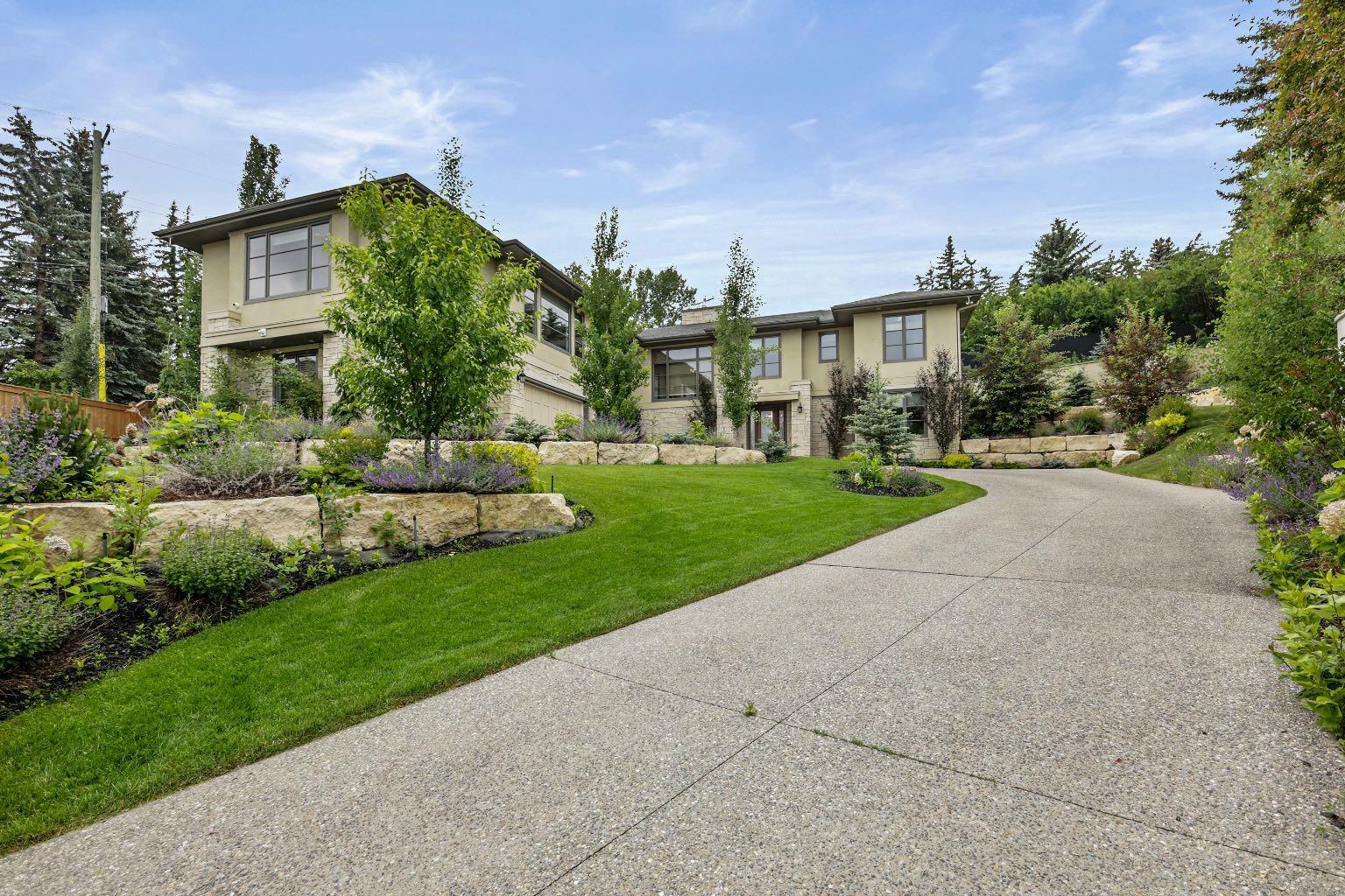 Property Photo:  215 Patton Court SW  AB T2V 5G4 