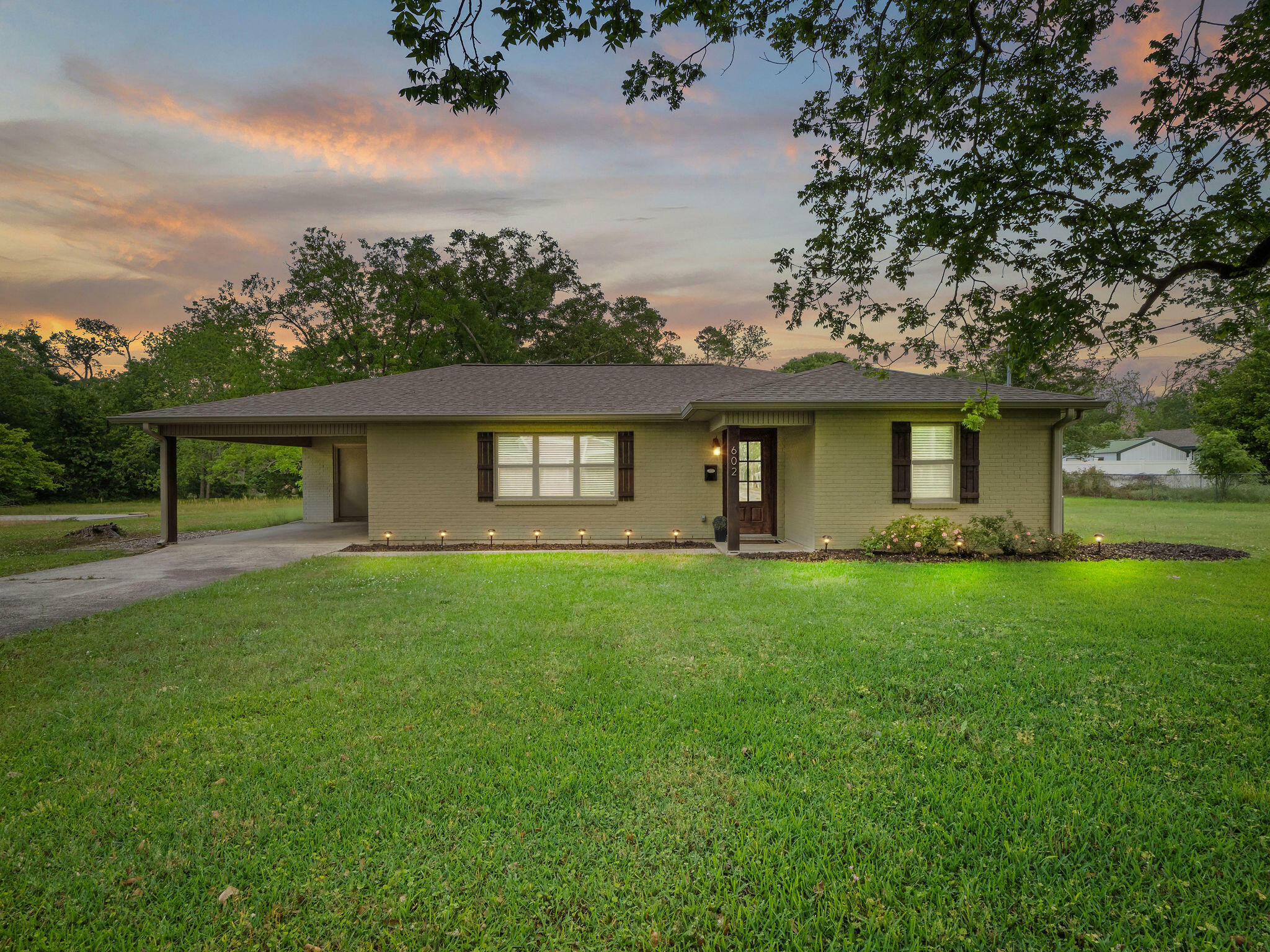 602 Bilbo St  Deridder LA 70634 photo