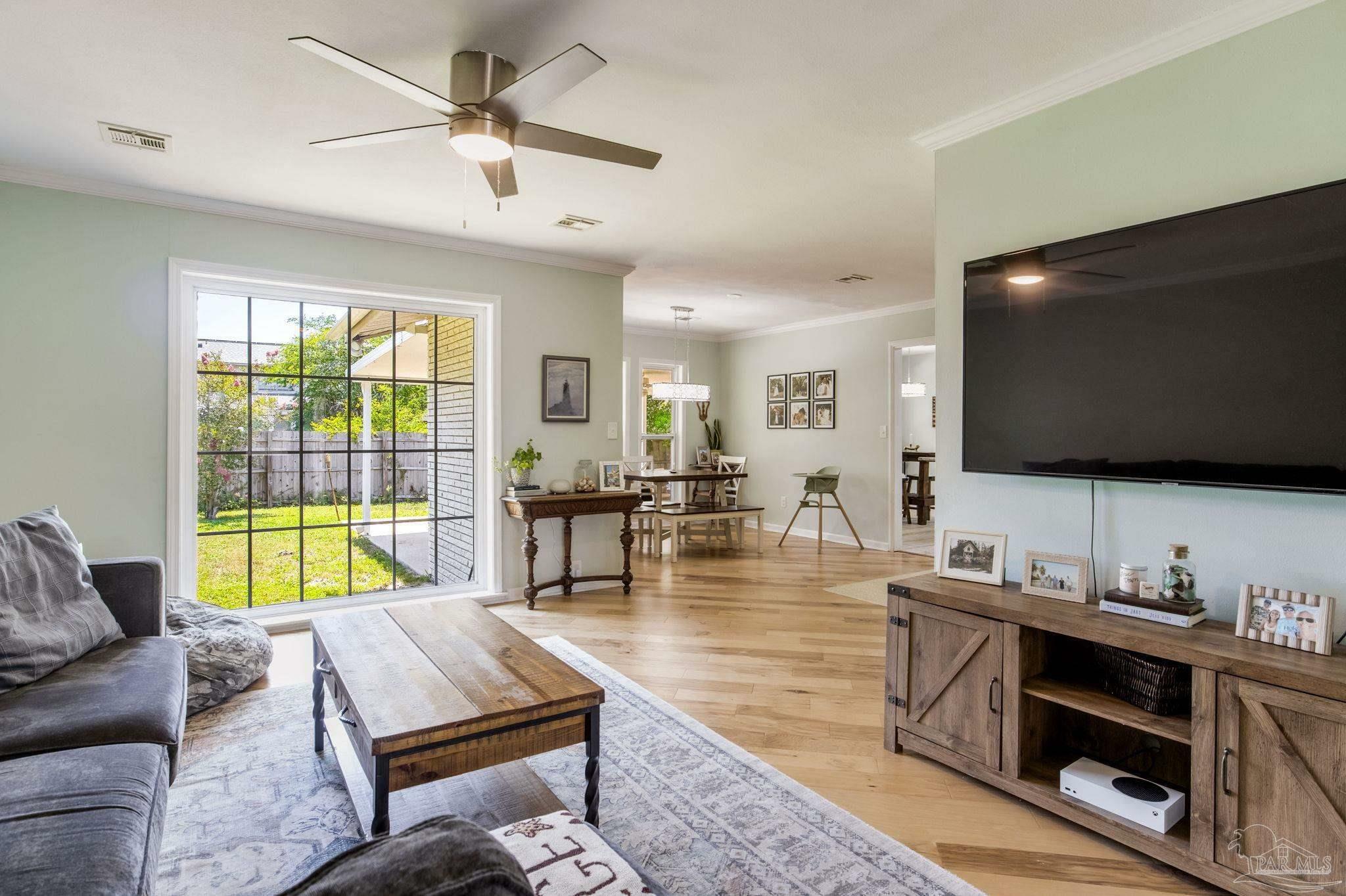 Property Photo: 5440 Flax Rd FL 32504