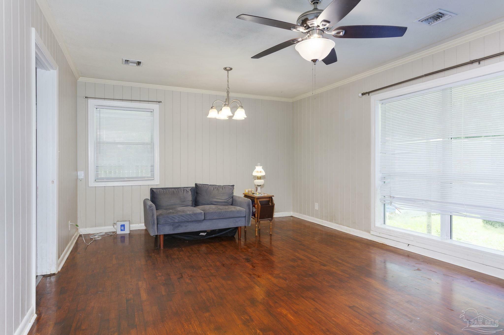 Property Photo: 6586 Sellers Dr FL 32570