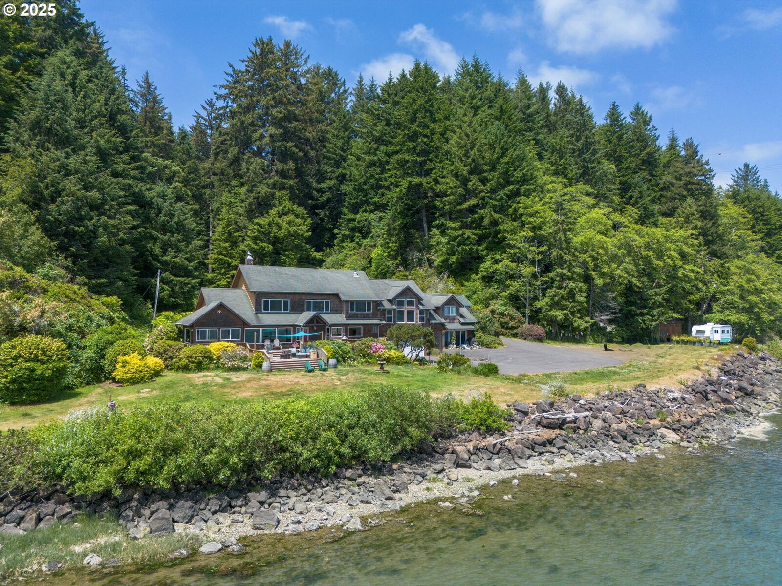 Property Photo:  944 N Bayview Rd  OR 97394
