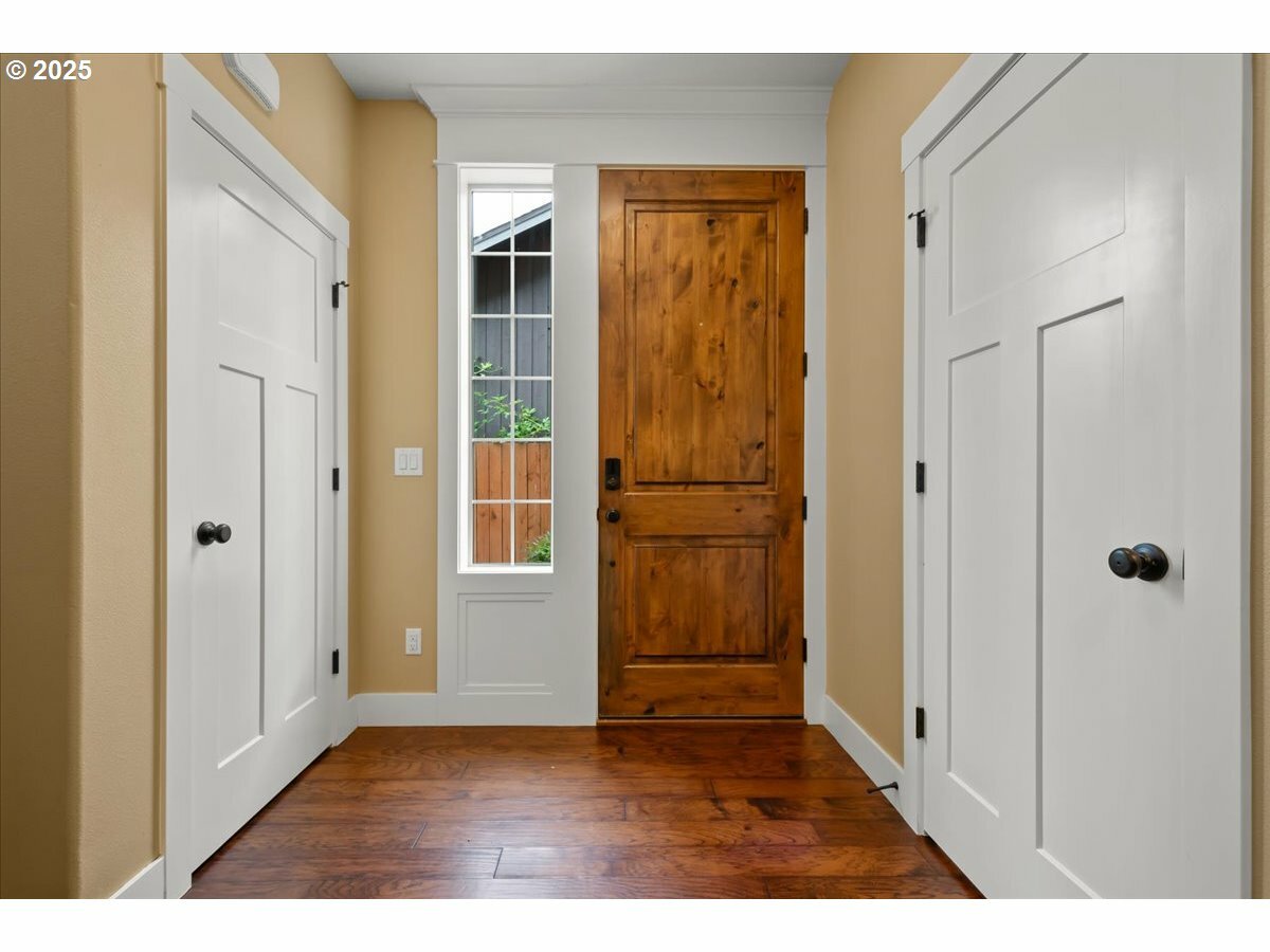 Property Photo:  4107 NE 109th Cir  WA 98686 