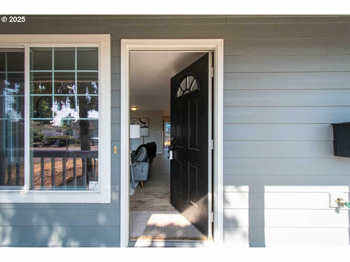 Property Photo: 7841 SE 62nd Ave OR 97206