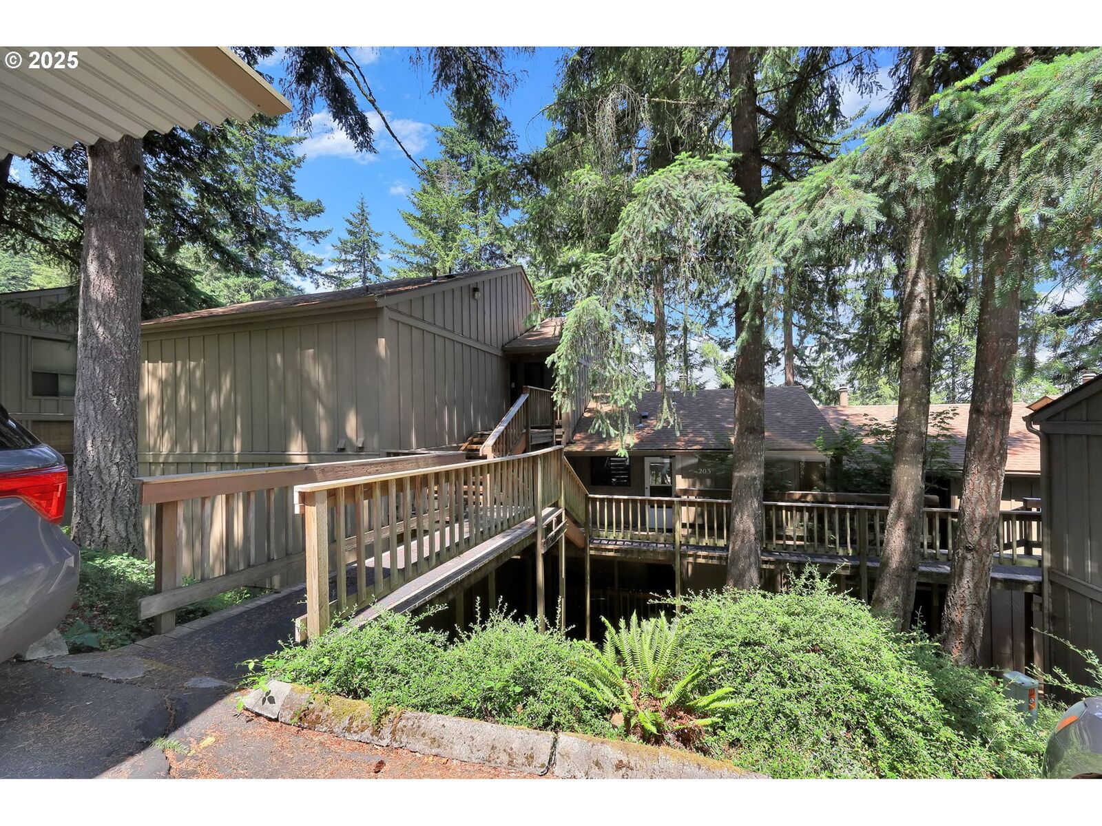 Property Photo:  202 Trailside Loop  OR 97405 