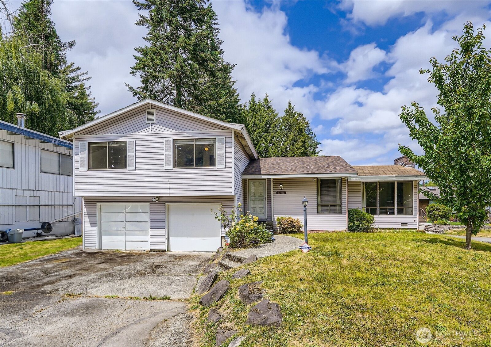 Property Photo: 2708 NE 106th Place WA 98125