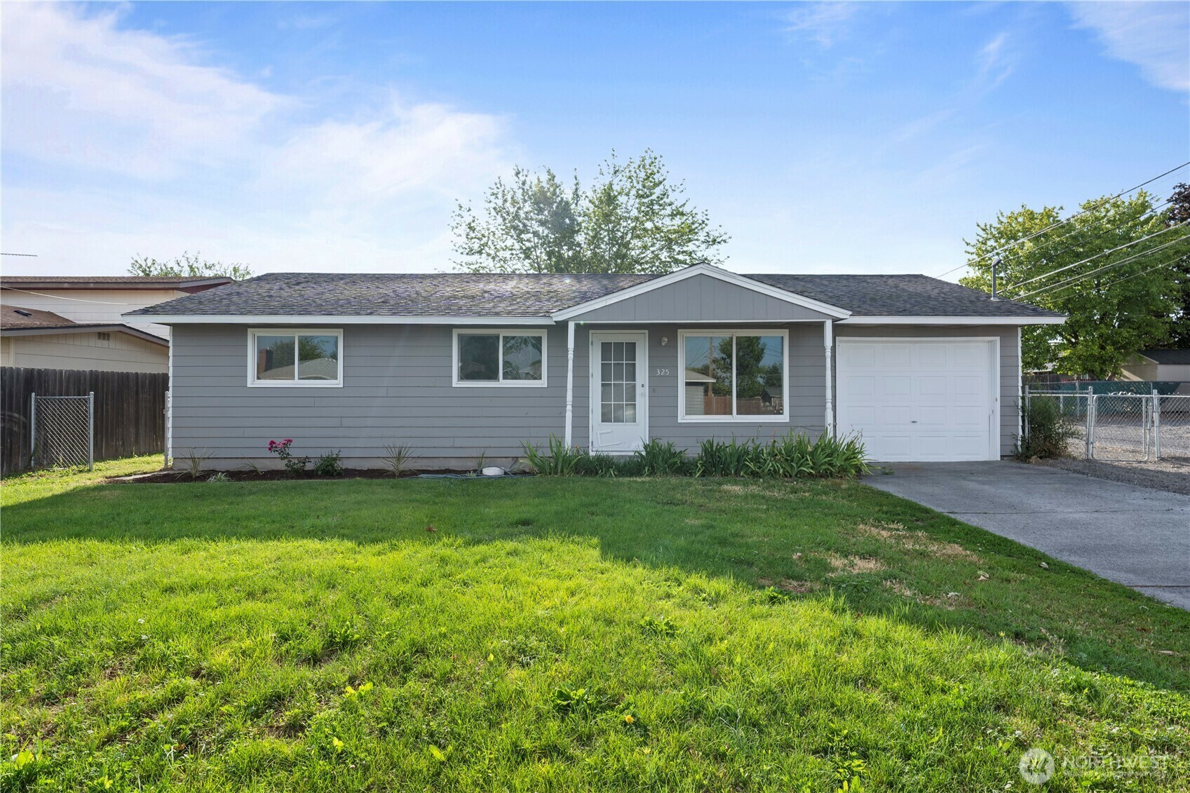Property Photo: 325 S 8th Avenue WA 99344