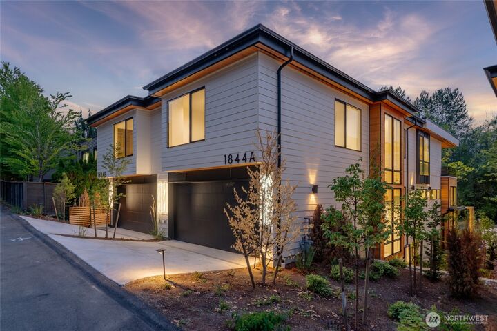 Property Photo:  1844  Market Street 1  WA 98033 