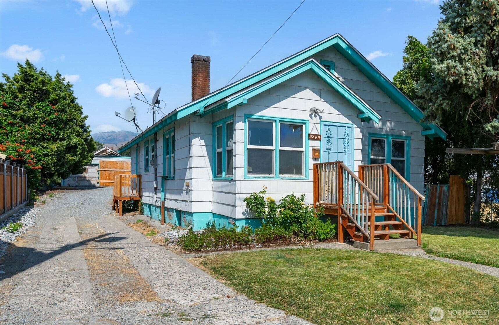 Property Photo: 1004 S Chelan Ave WA 98801