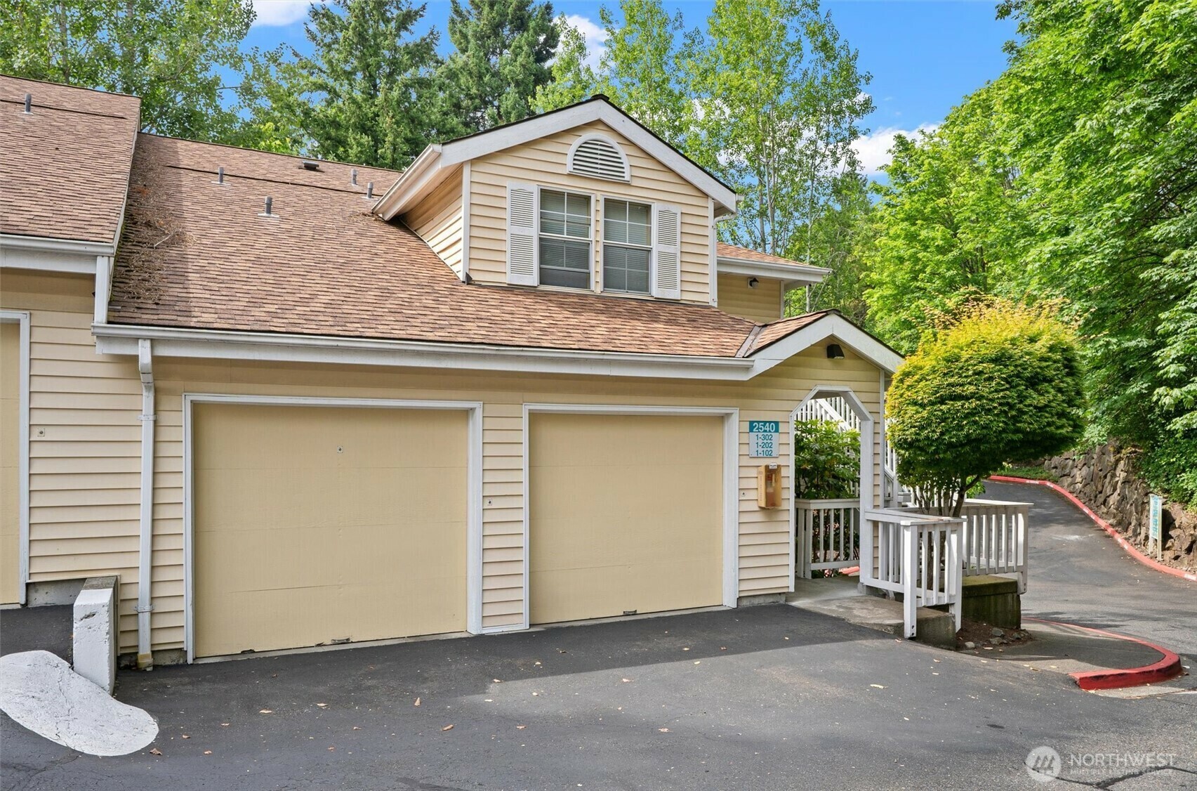 Property Photo: 2540 118th Avenue SE 202 WA 98005