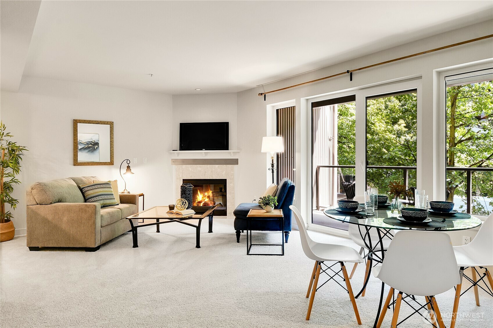Property Photo: 5001 California Avenue SW 212 WA 98136
