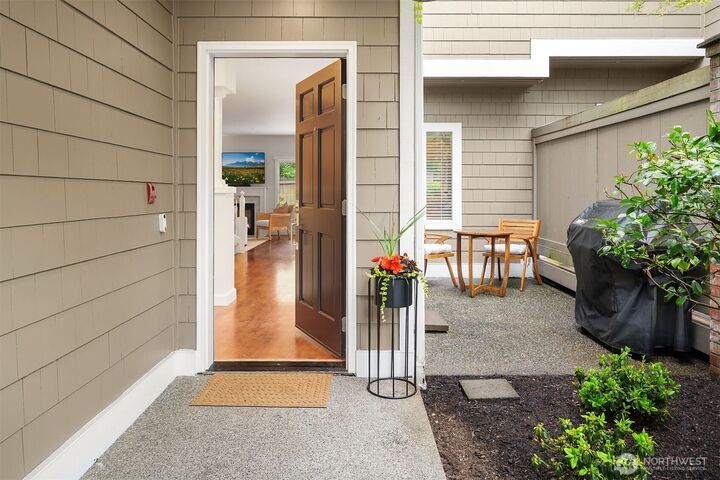 Property Photo:  10005 NE 37th Court 106  WA 98033 