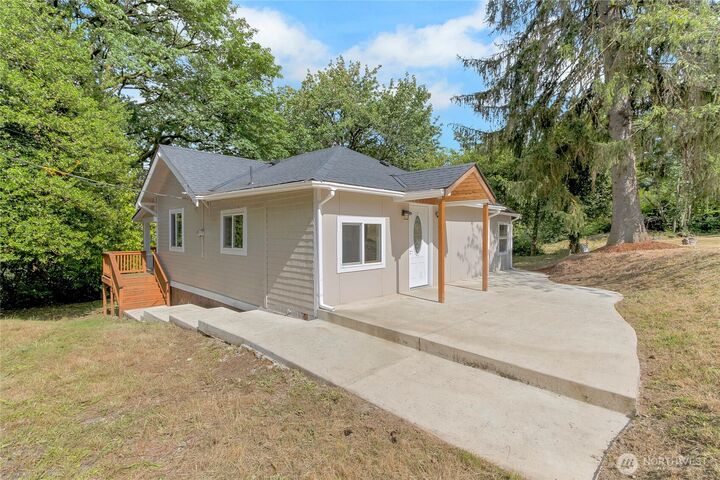 Property Photo: 4627 S 140th Street WA 98168