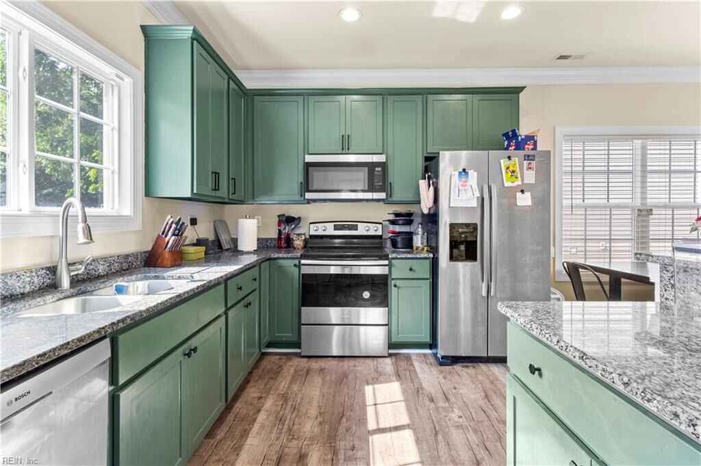Property Photo:  413 Linden Ave  VA 23434 