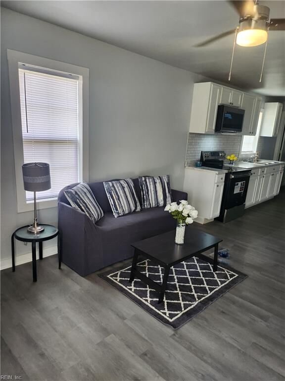 Property Photo: 704 Factory St VA 23434