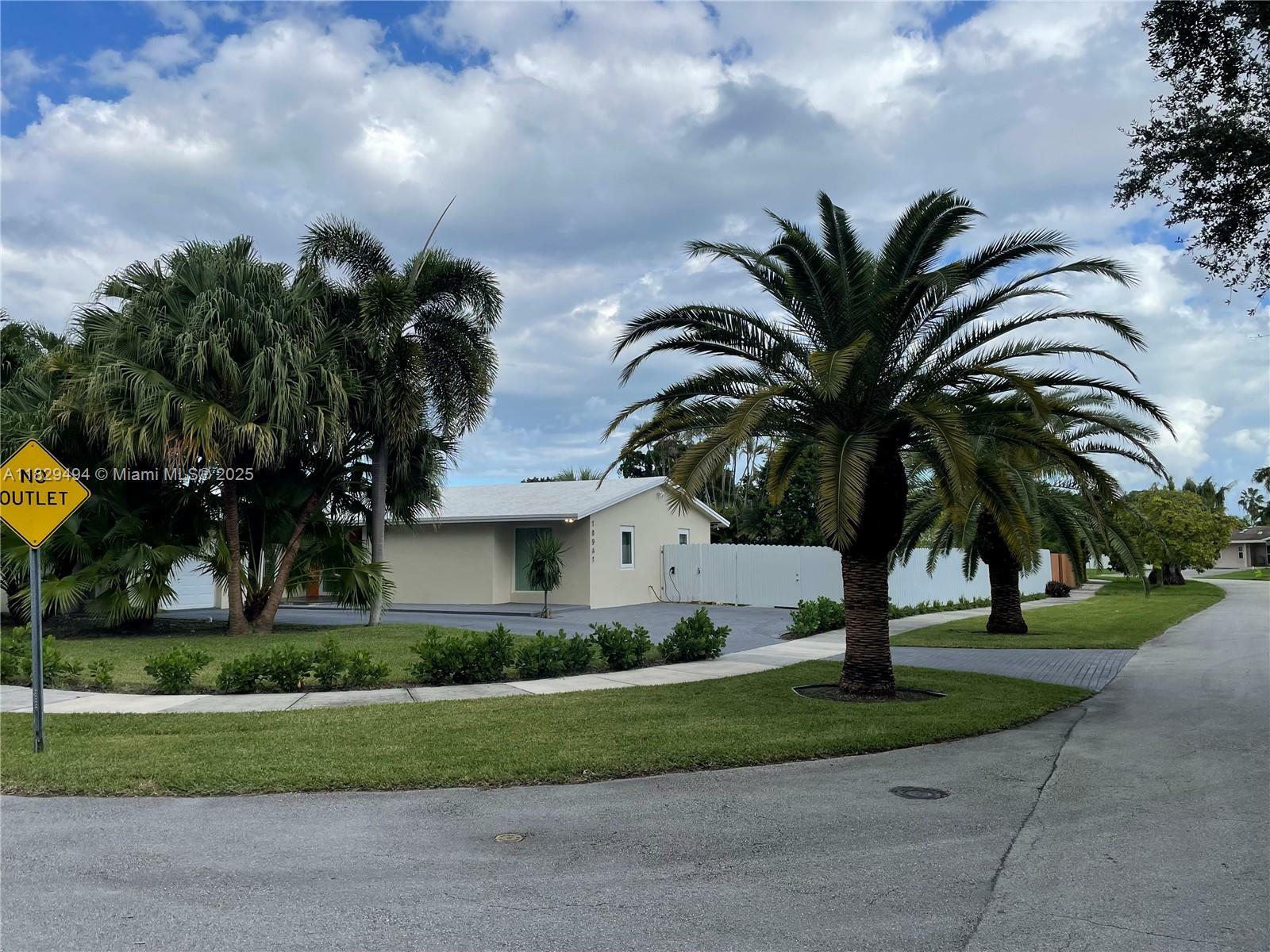Property Photo: 18941 SW 92nd Ct FL 33157