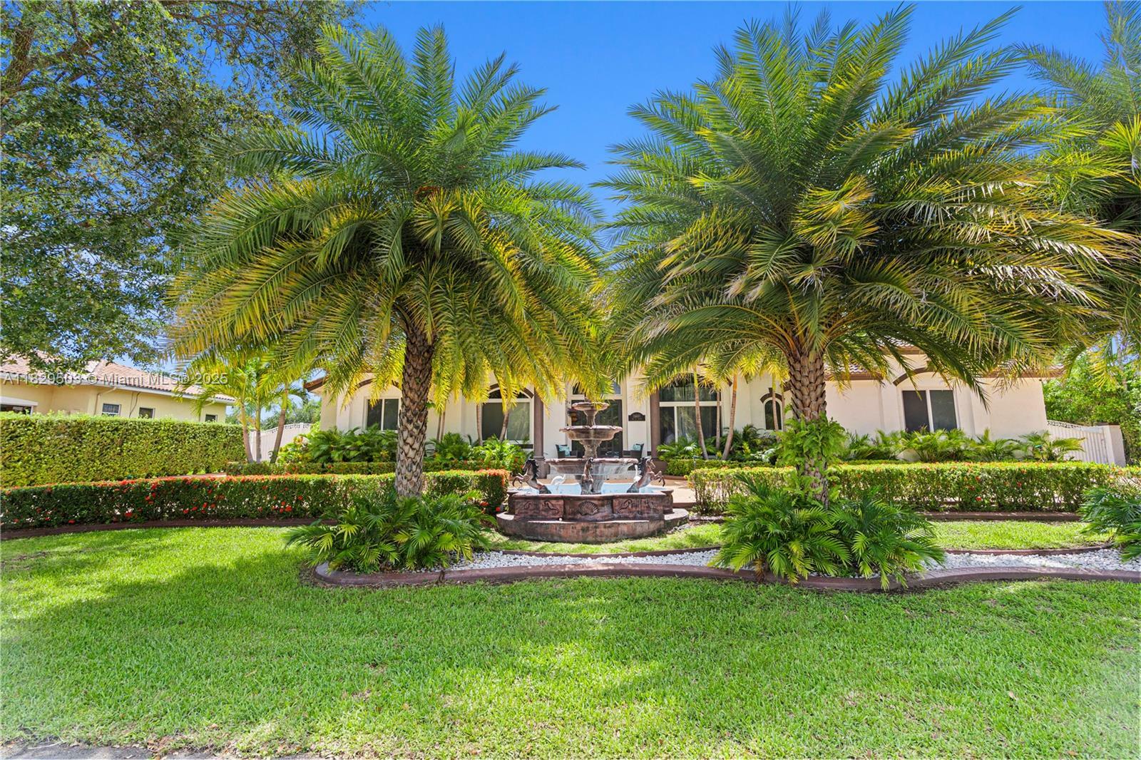 Property Photo: 16601 SW 87th Ct 16601 FL 33157