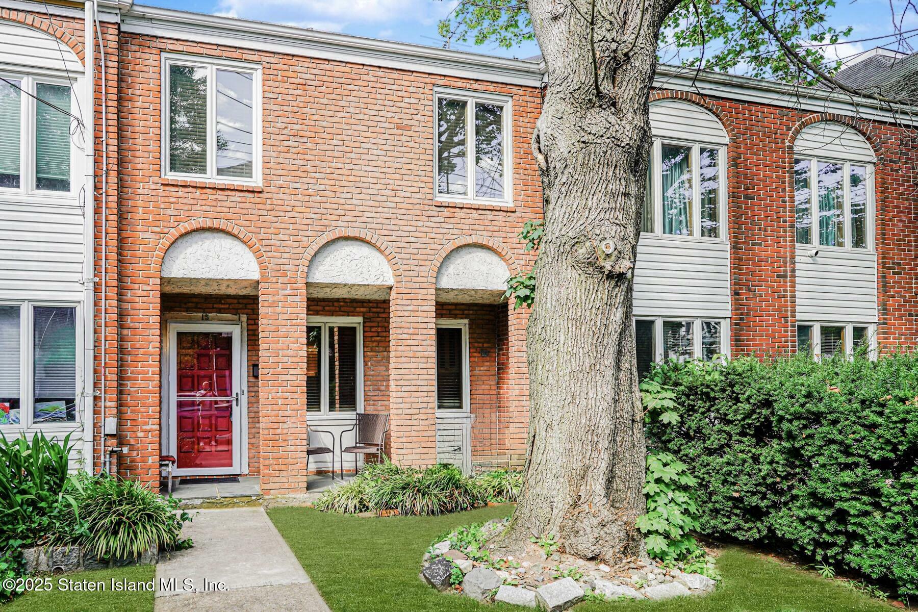 Property Photo:  15 Occident Avenue  NY 10304 