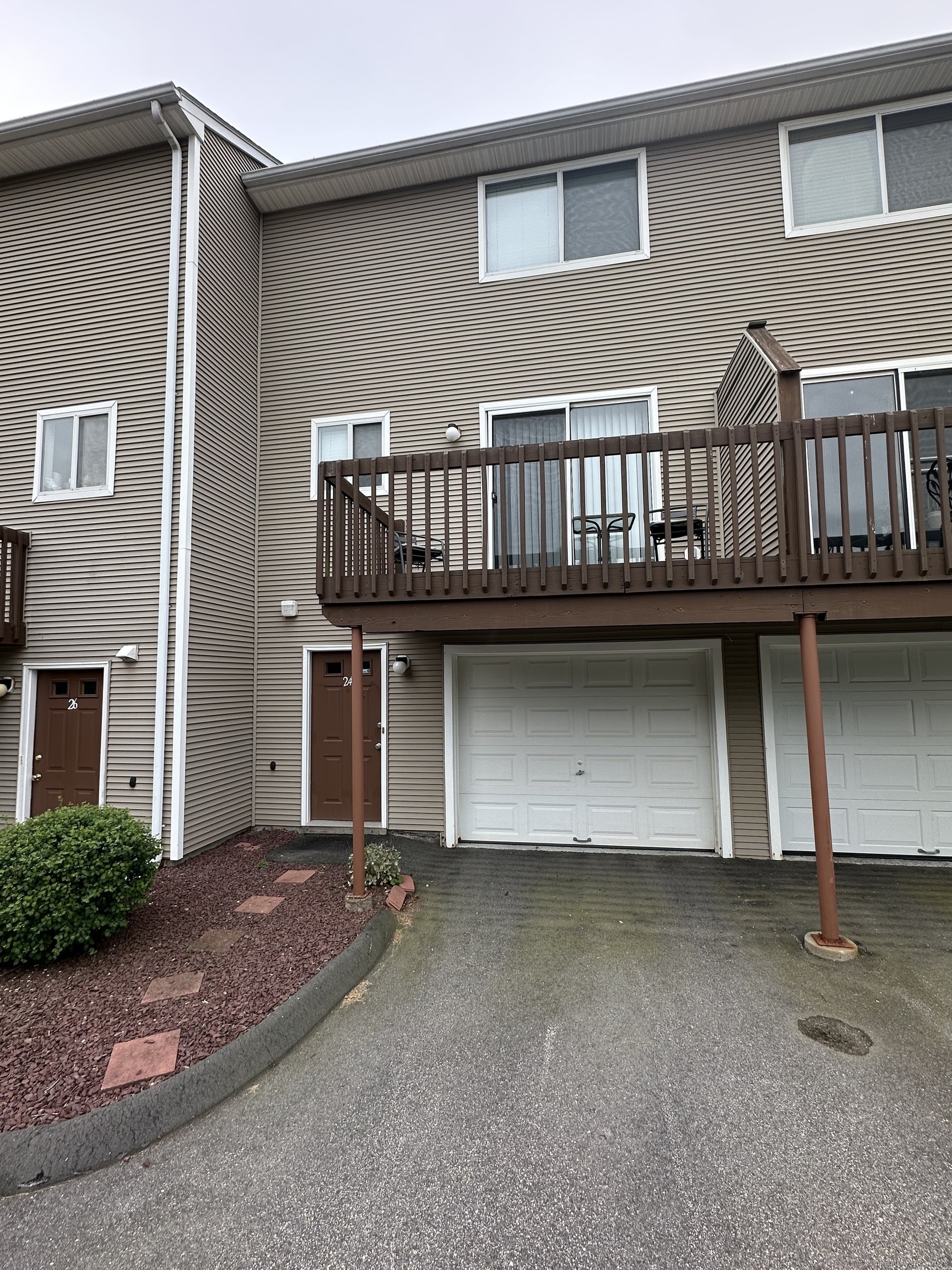 Property Photo:  80 Country Lane Apt 24  CT 06066 