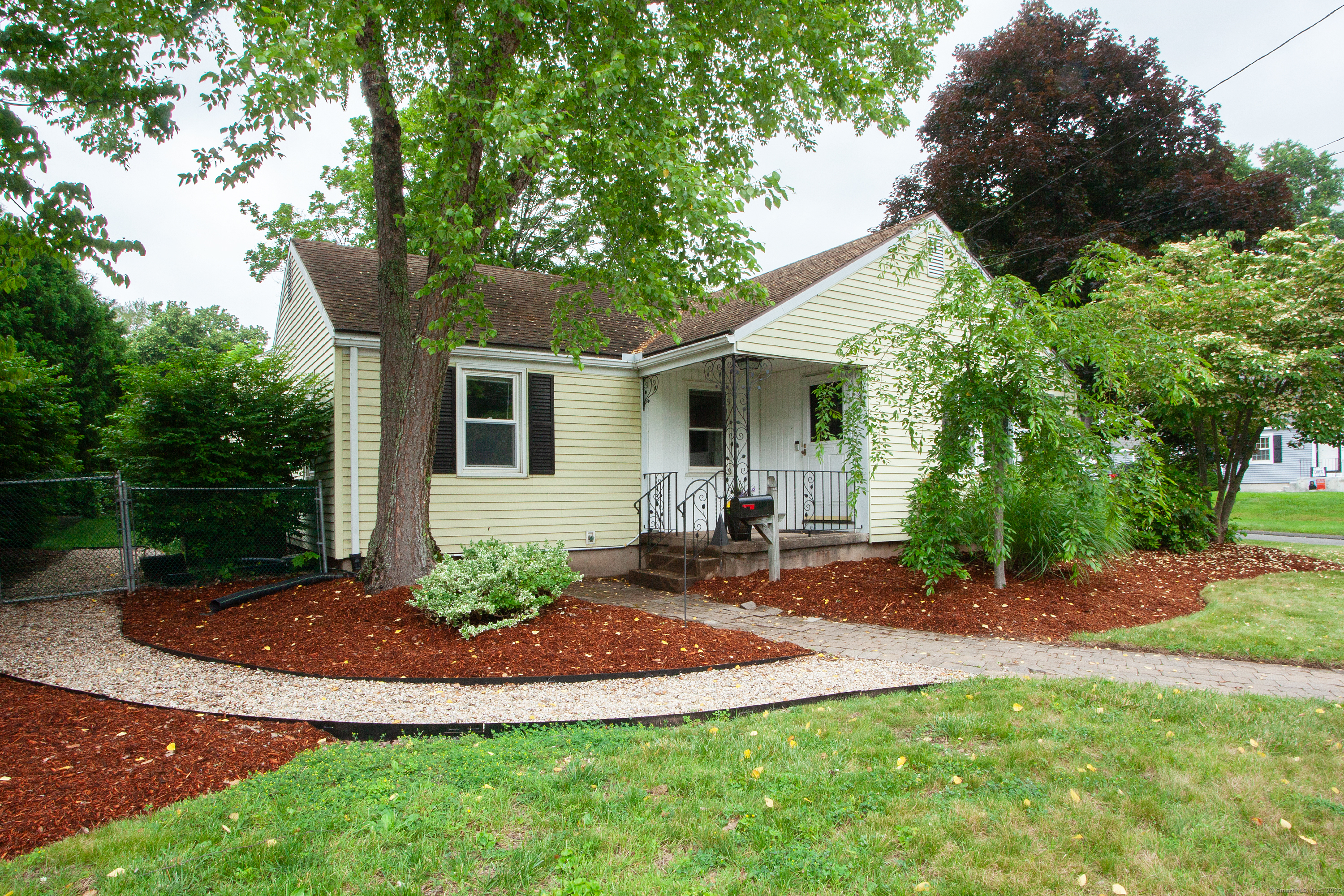 Property Photo: 33 Federal Street CT 06110