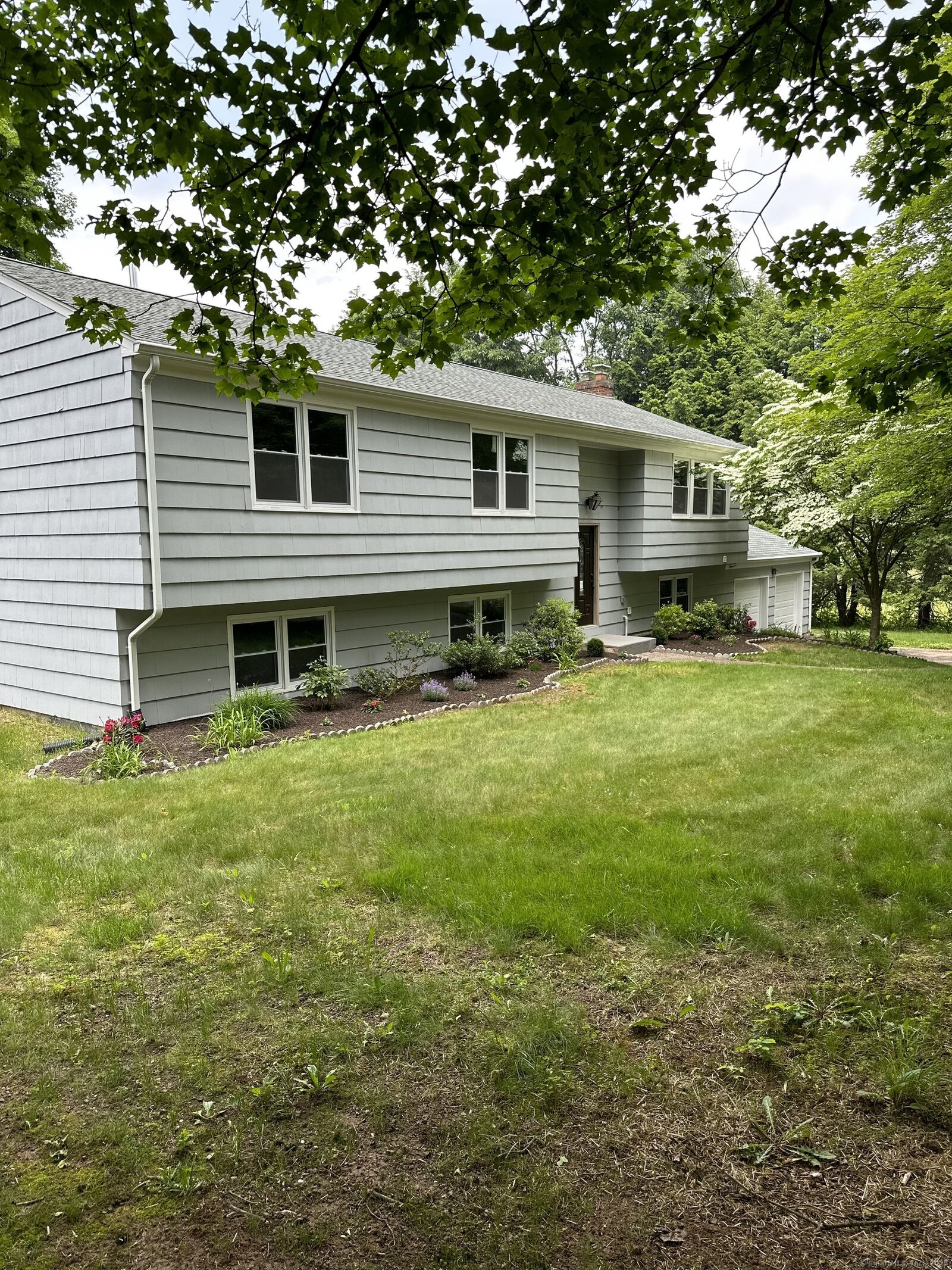 Property Photo:  