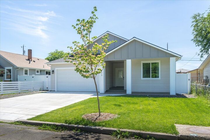 Property Photo: 5181 N Crestline St WA 99207
