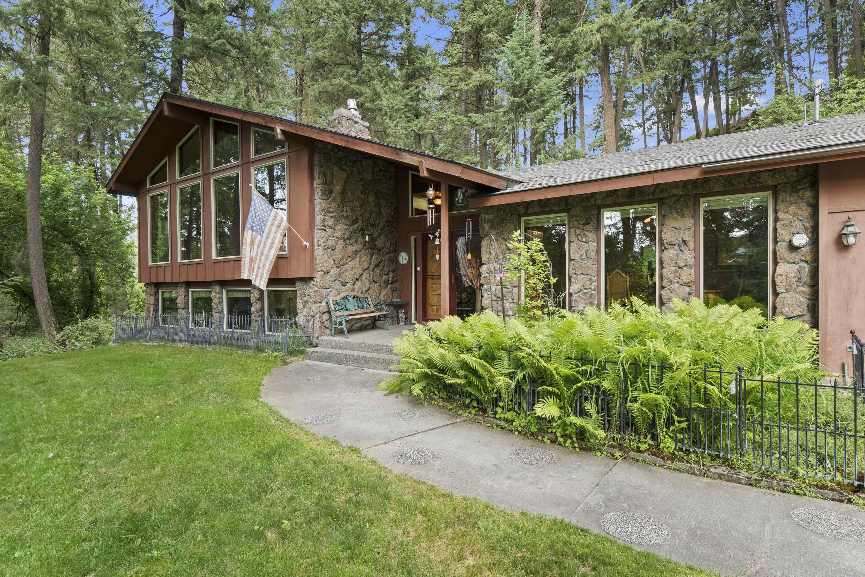 Property Photo: 13614 N Minihdoka Trl WA 99208