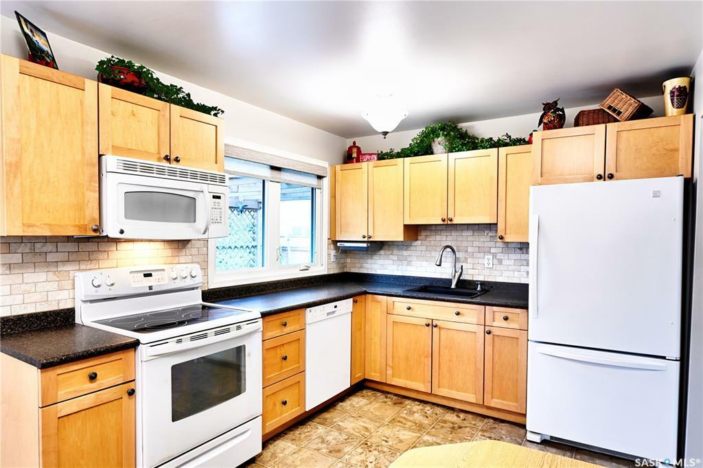 Property Photo: 31 Walker Crescent SK S7L 4H7