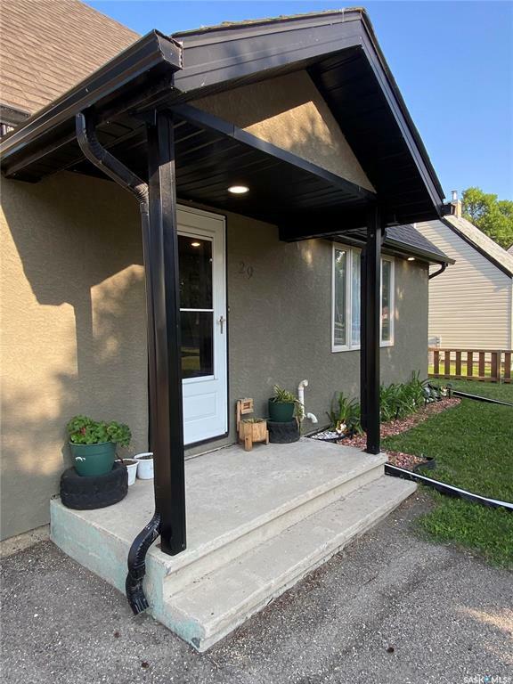 Property Photo: 29 Gladstone Avenue N SK S3N 2A3