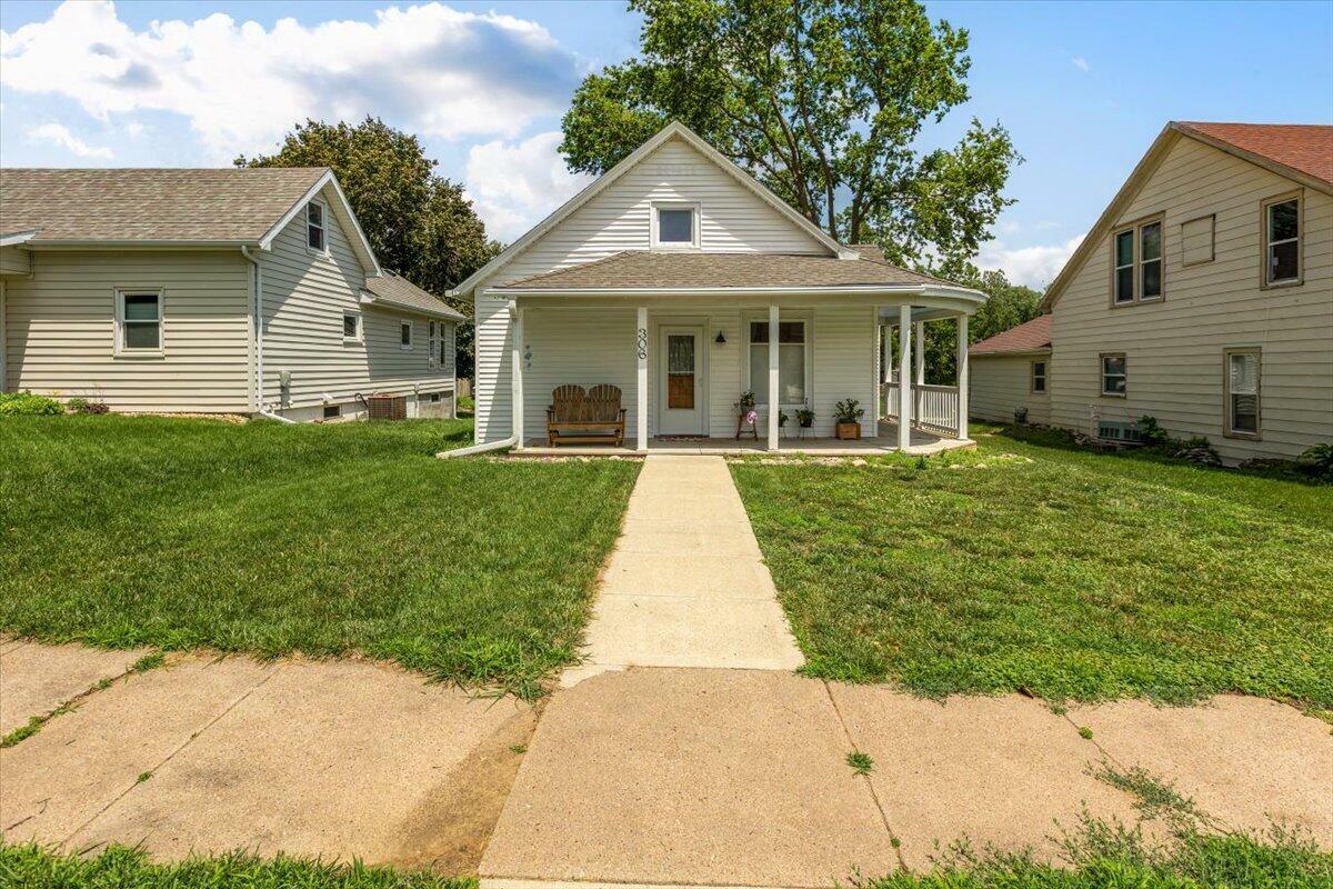 Property Photo: 306 3rd Street IA 51559